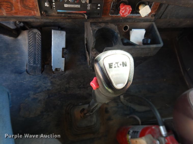 image for item DG1525 2001 Kenworth W900  semi truck