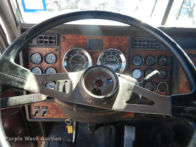 image for item DG1525 2001 Kenworth W900  semi truck