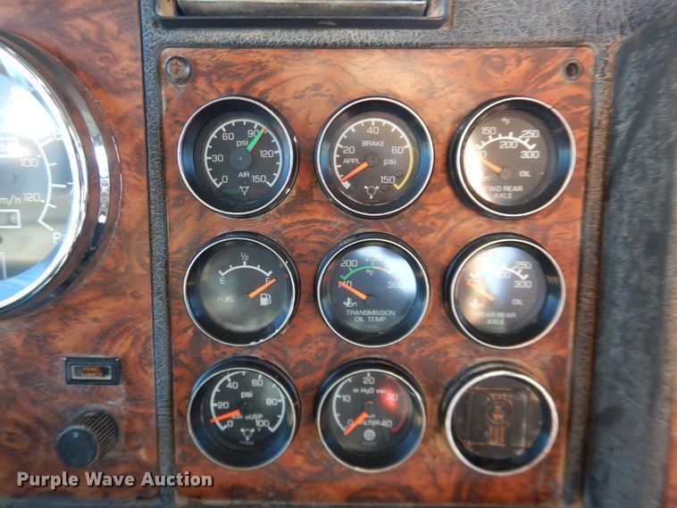 image for item DG1525 2001 Kenworth W900  semi truck