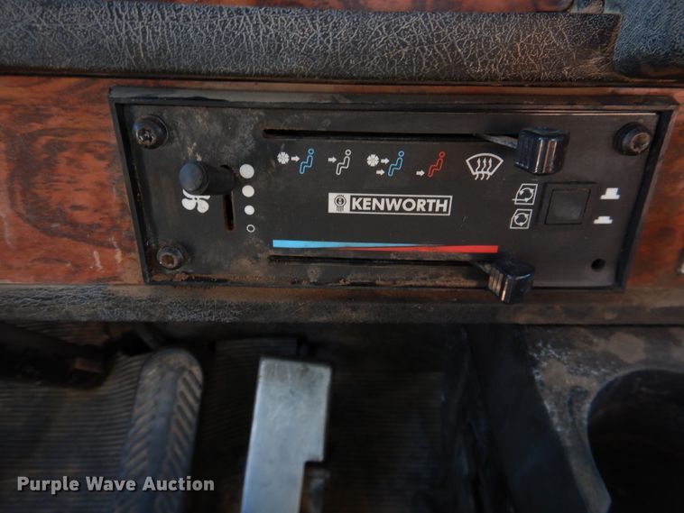 image for item DG1525 2001 Kenworth W900  semi truck