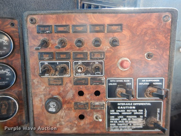 image for item DG1525 2001 Kenworth W900  semi truck