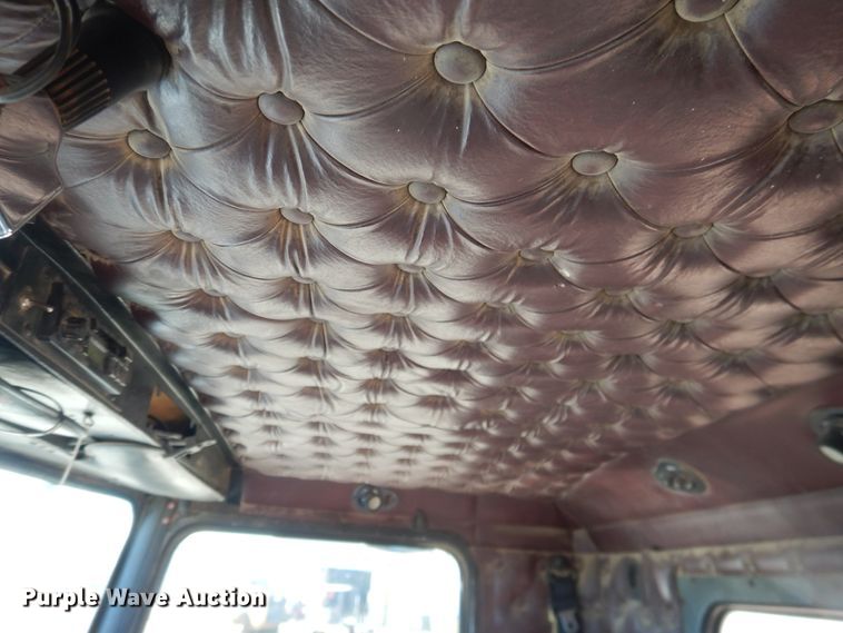 image for item DG1525 2001 Kenworth W900  semi truck