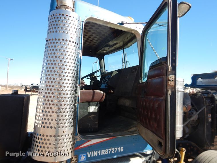 image for item DG1525 2001 Kenworth W900  semi truck