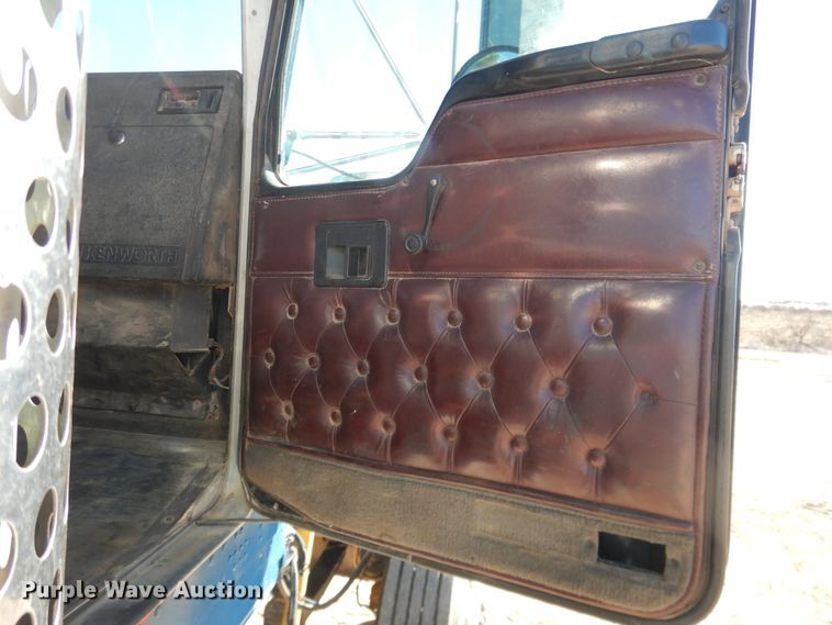 image for item DG1525 2001 Kenworth W900  semi truck