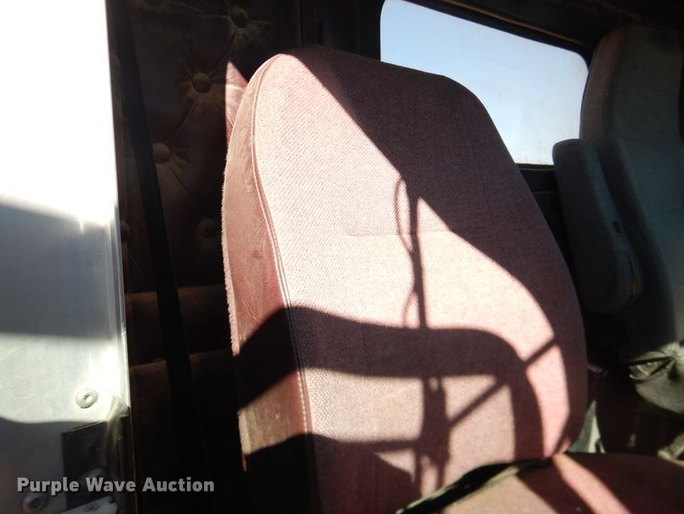 image for item DG1525 2001 Kenworth W900  semi truck