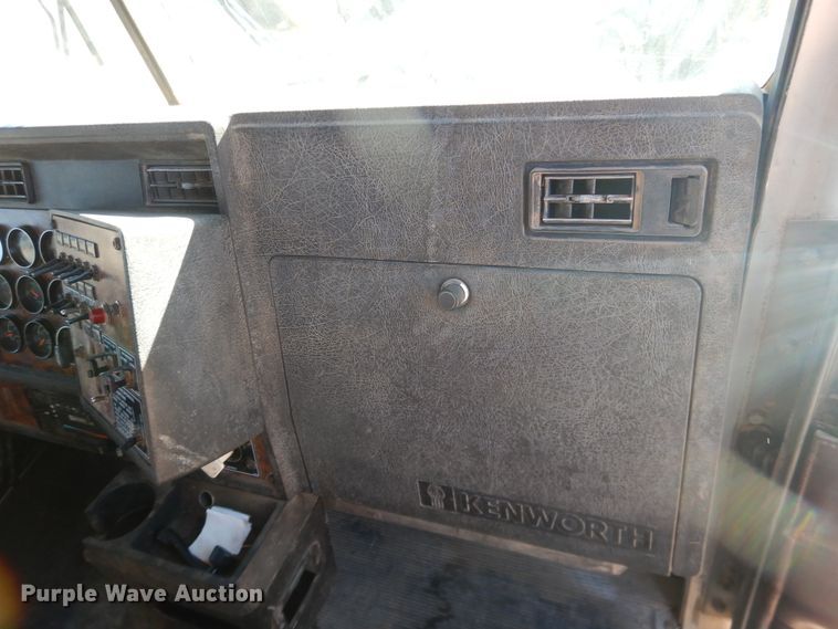 image for item DG1525 2001 Kenworth W900  semi truck