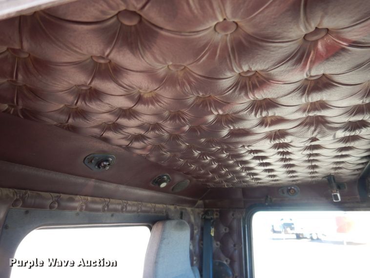 image for item DG1525 2001 Kenworth W900  semi truck