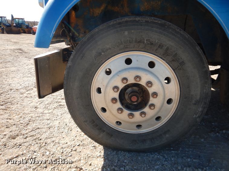 image for item DG1525 2001 Kenworth W900  semi truck