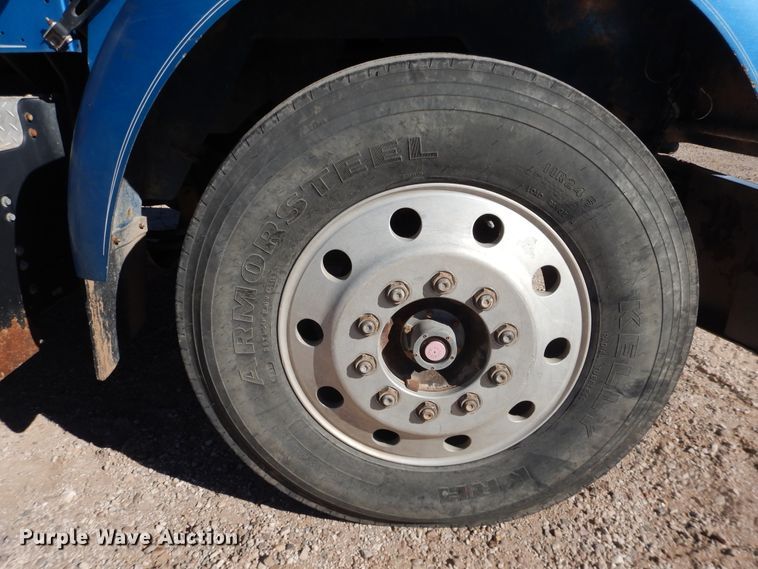 image for item DG1525 2001 Kenworth W900  semi truck