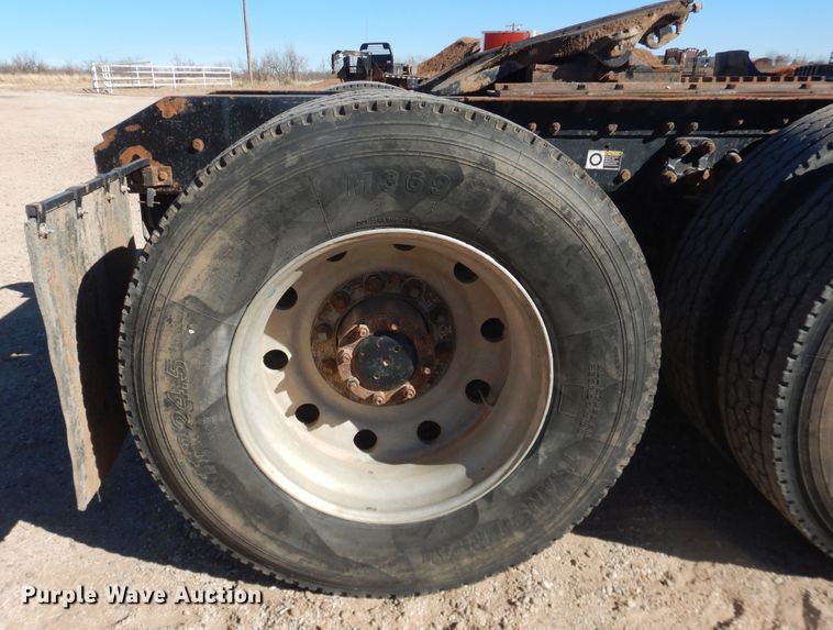 image for item DG1525 2001 Kenworth W900  semi truck