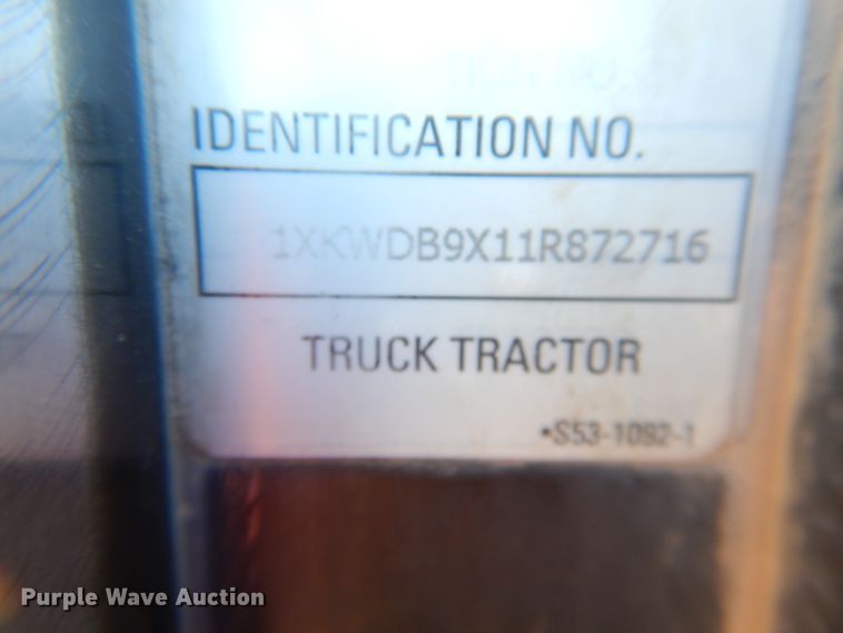 image for item DG1525 2001 Kenworth W900  semi truck