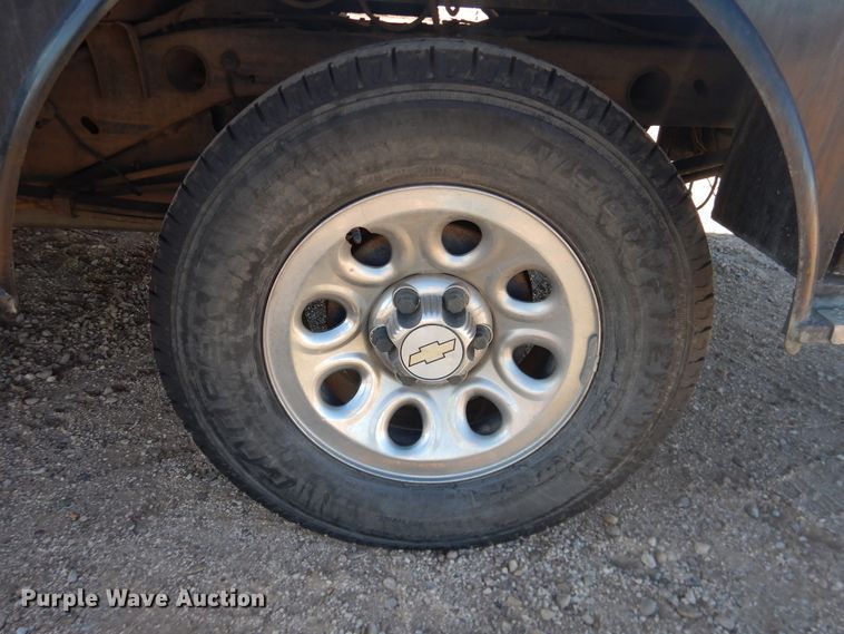 image for item DG1532 2012 Chevrolet Silverado 1500  Ext. Cab flatbed pickup truck