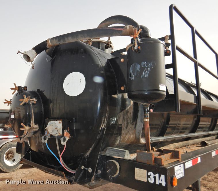 image for item DG1537 2014 Troxell vacuum trailer