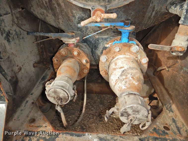 image for item DG1537 2014 Troxell vacuum trailer