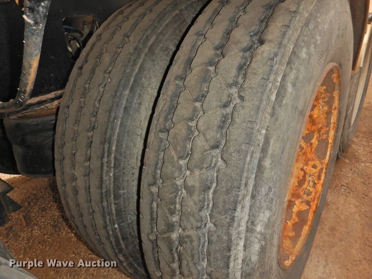 image for item DG1538 2013 Dragon roll-off container trailer