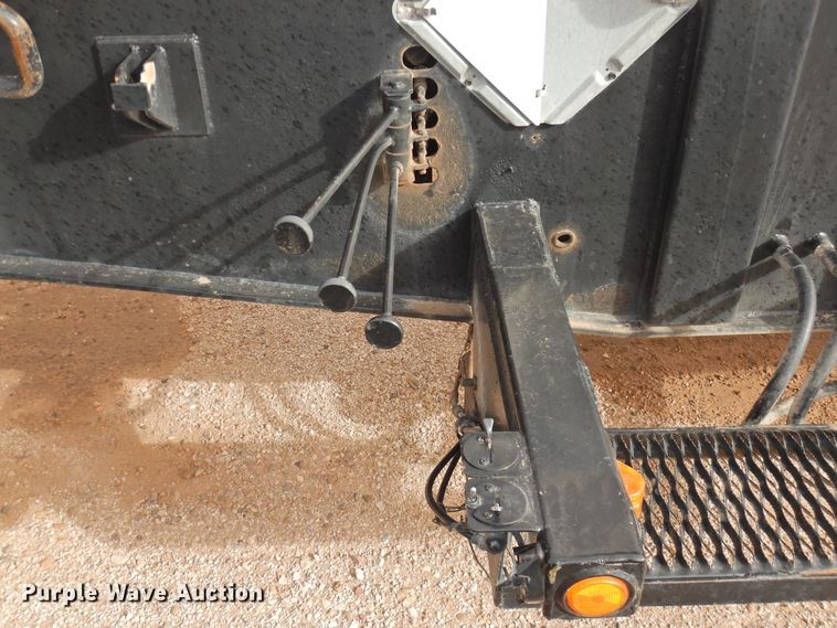 image for item DG1539 2000 Clement D6ROT4829 roll-off container trailer