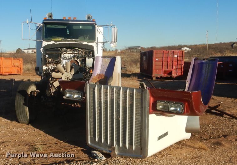 image for item DG1541 2000 Kenworth W900  semi truck