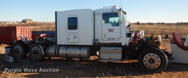 image for item DG1541 2000 Kenworth W900  semi truck