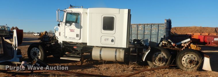 image for item DG1541 2000 Kenworth W900  semi truck