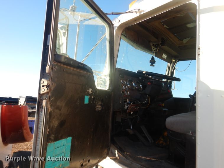 image for item DG1541 2000 Kenworth W900  semi truck