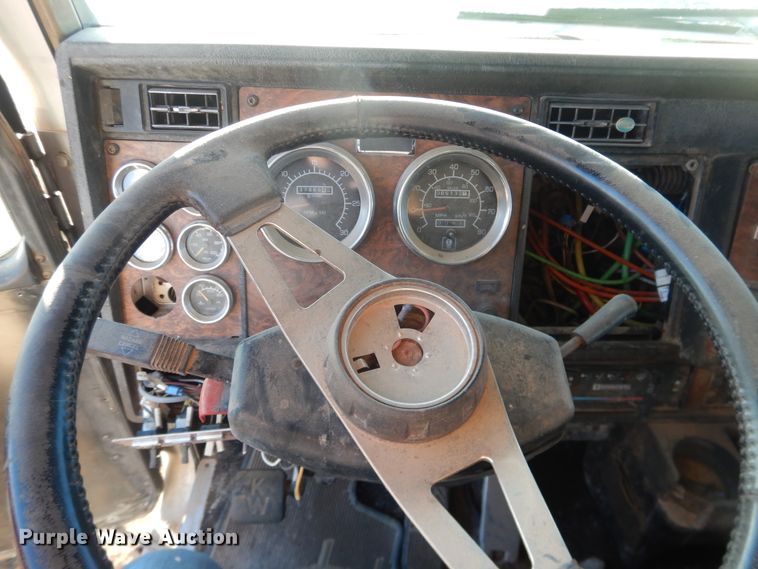 image for item DG1541 2000 Kenworth W900  semi truck