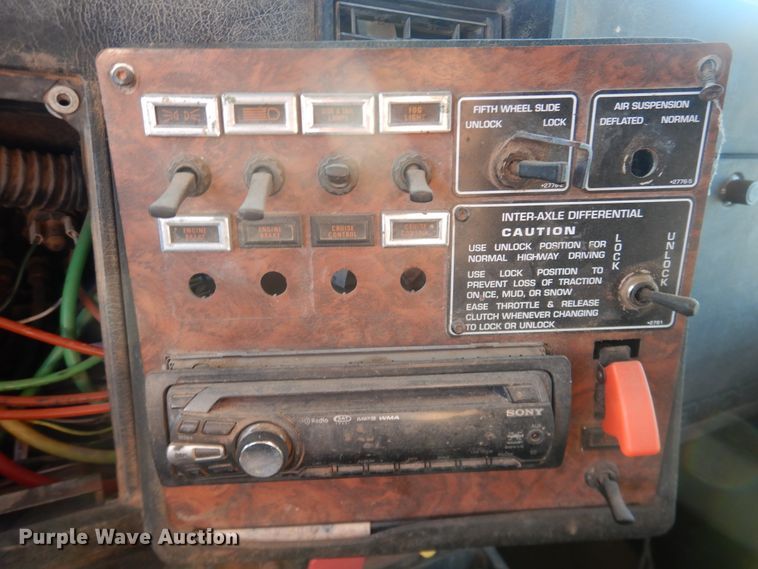 image for item DG1541 2000 Kenworth W900  semi truck