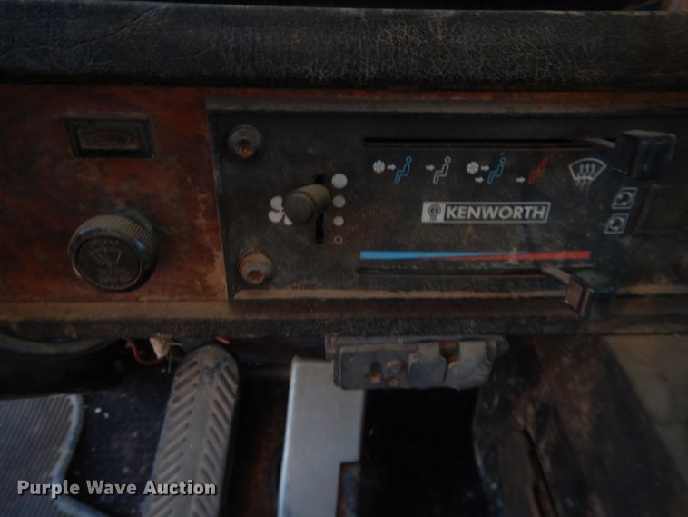 image for item DG1541 2000 Kenworth W900  semi truck