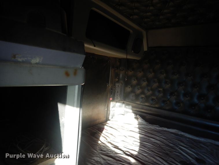 image for item DG1541 2000 Kenworth W900  semi truck