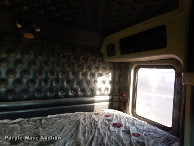 image for item DG1541 2000 Kenworth W900  semi truck