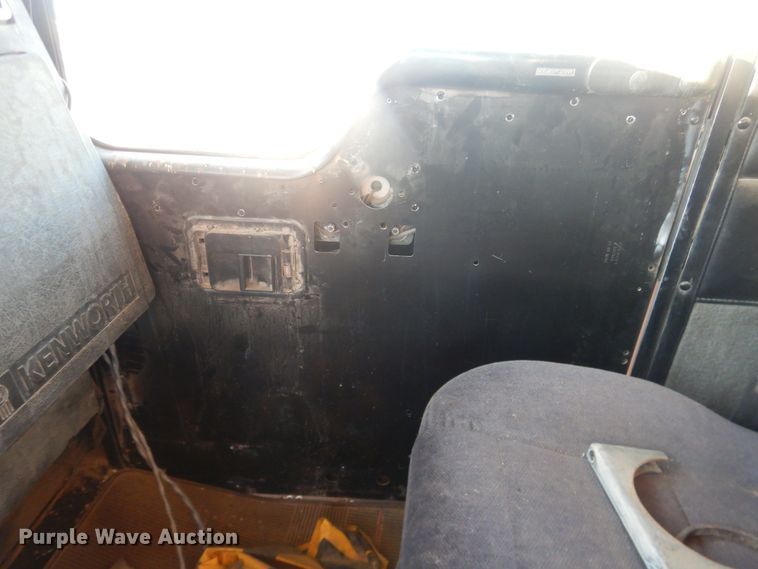 image for item DG1541 2000 Kenworth W900  semi truck