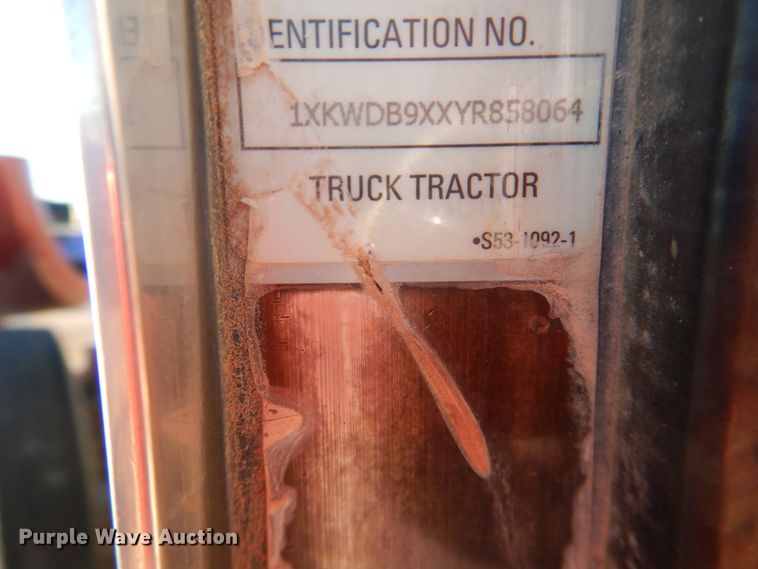 image for item DG1541 2000 Kenworth W900  semi truck