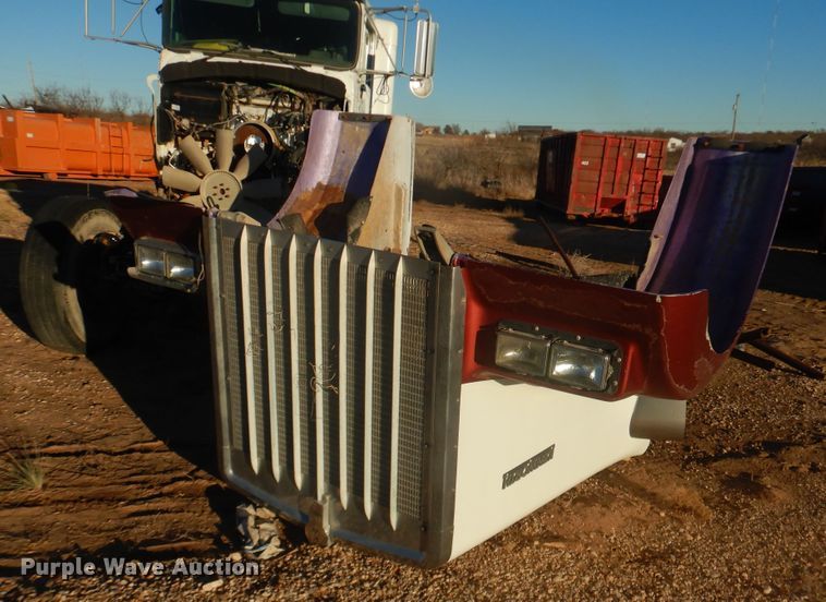 image for item DG1541 2000 Kenworth W900  semi truck