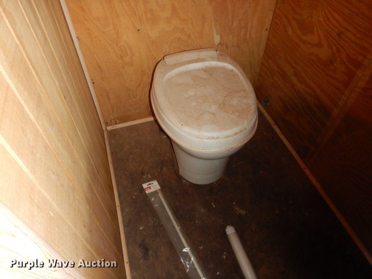 image for item DG1565 1999 J&L Cargo Express enclosed cargo trailer