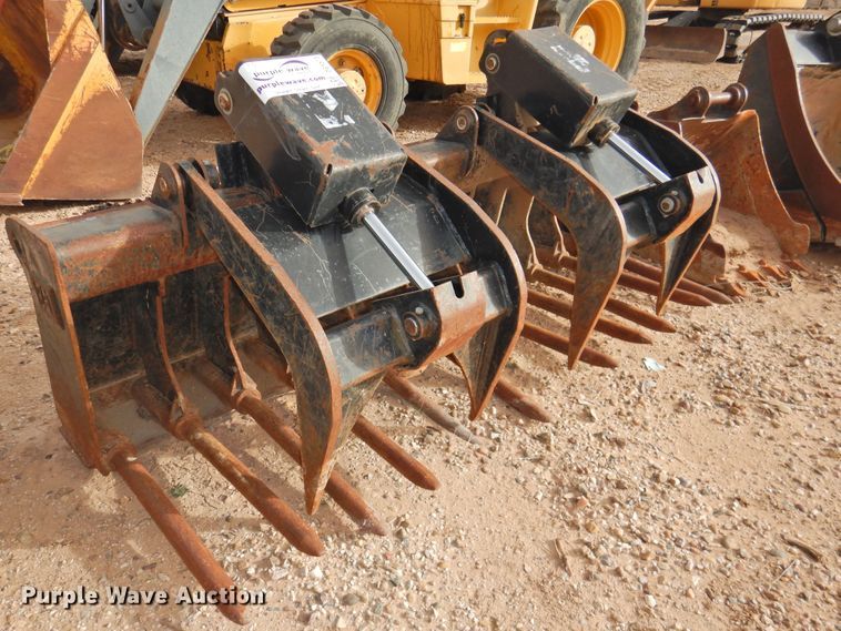 image for item DG1573 Caterpillar skid steer grapple bucket