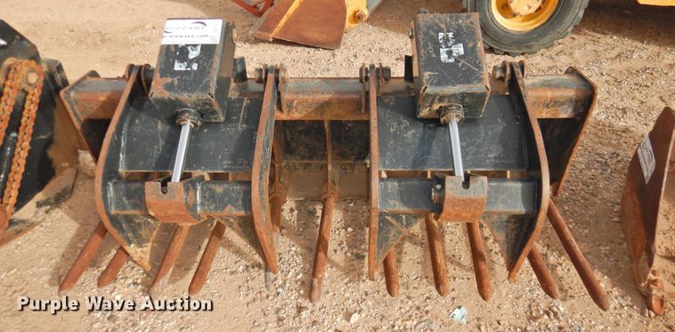 image for item DG1573 Caterpillar skid steer grapple bucket