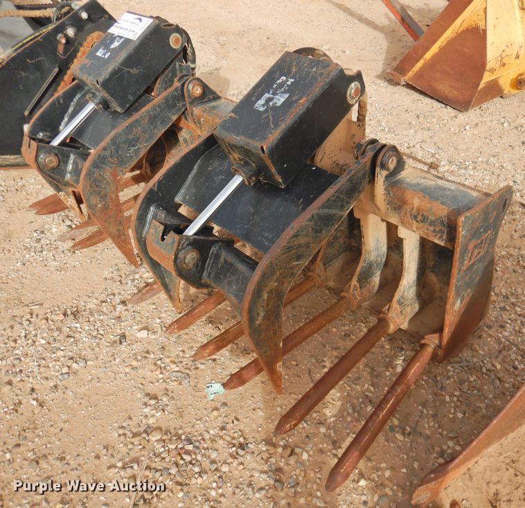 image for item DG1573 Caterpillar skid steer grapple bucket