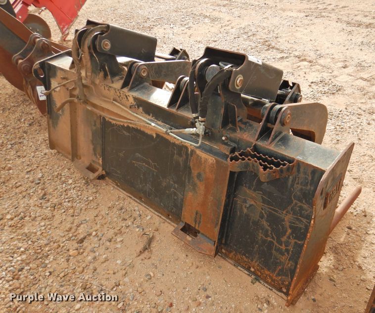 image for item DG1573 Caterpillar skid steer grapple bucket