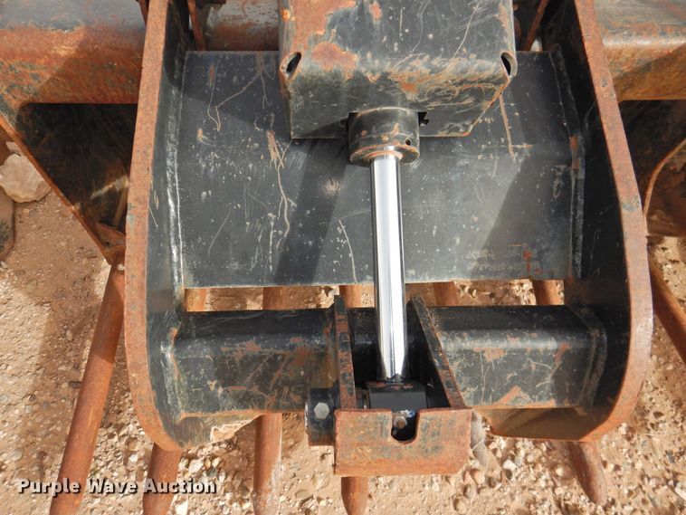 image for item DG1573 Caterpillar skid steer grapple bucket