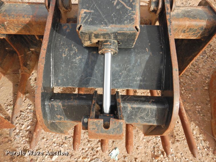 image for item DG1573 Caterpillar skid steer grapple bucket