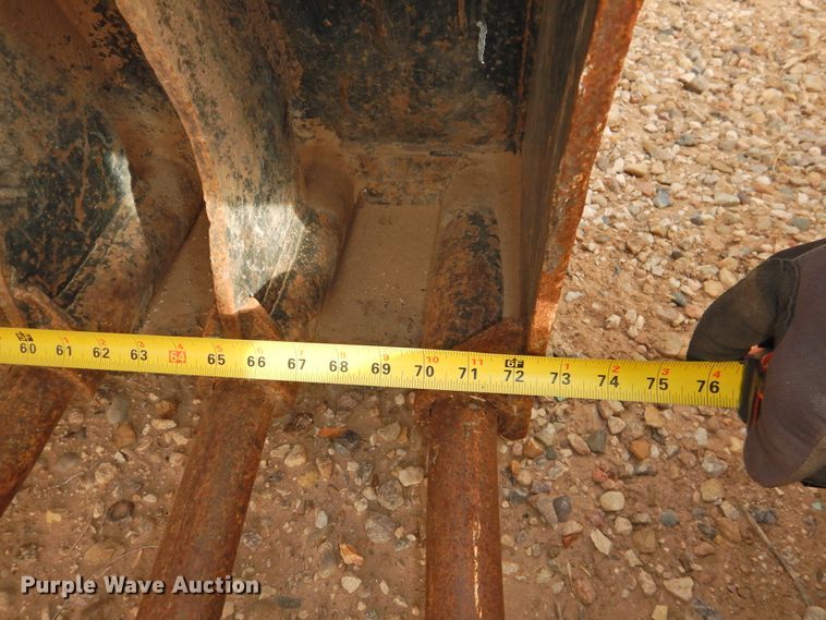 image for item DG1573 Caterpillar skid steer grapple bucket