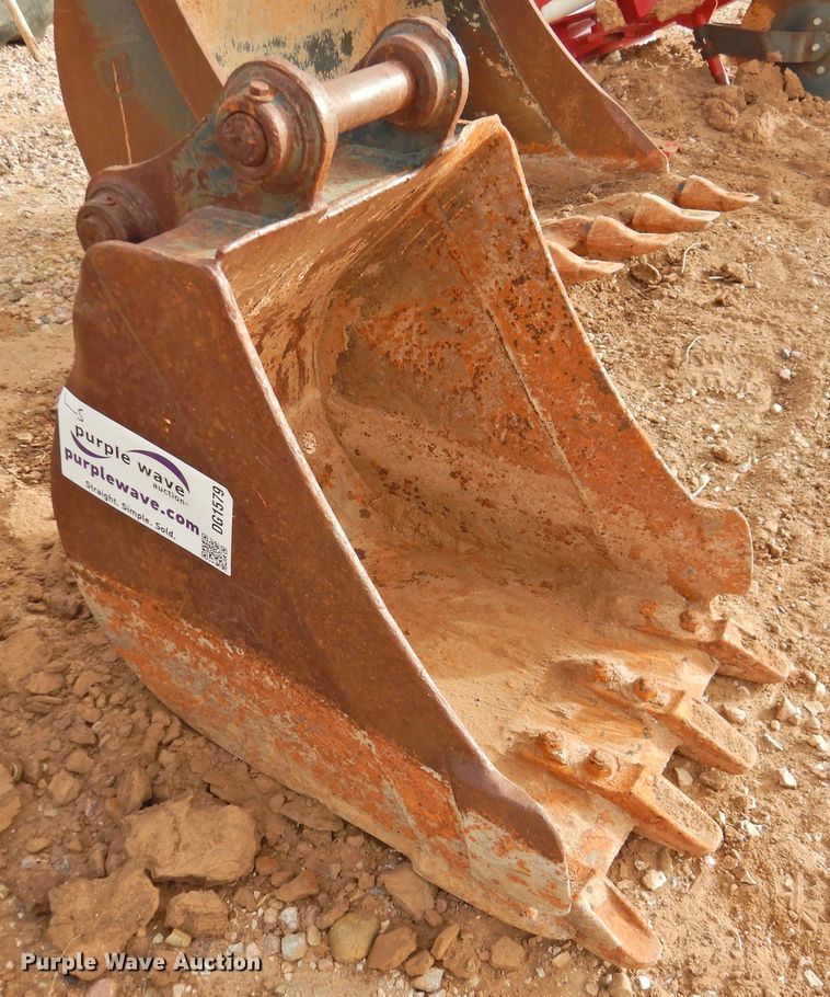 image for item DG1579 Caterpillar 18"W backhoe bucket