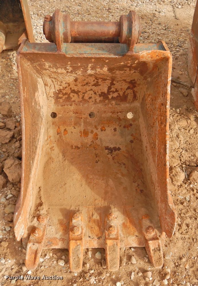 image for item DG1579 Caterpillar 18"W backhoe bucket