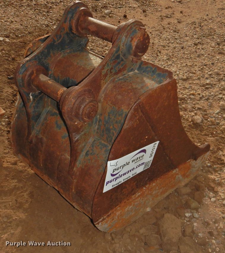 image for item DG1579 Caterpillar 18"W backhoe bucket