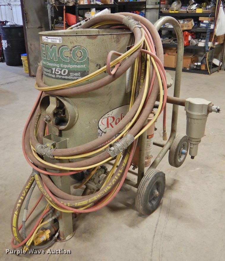 image for item HN9022 2013 Clemco 2020 sand blaster