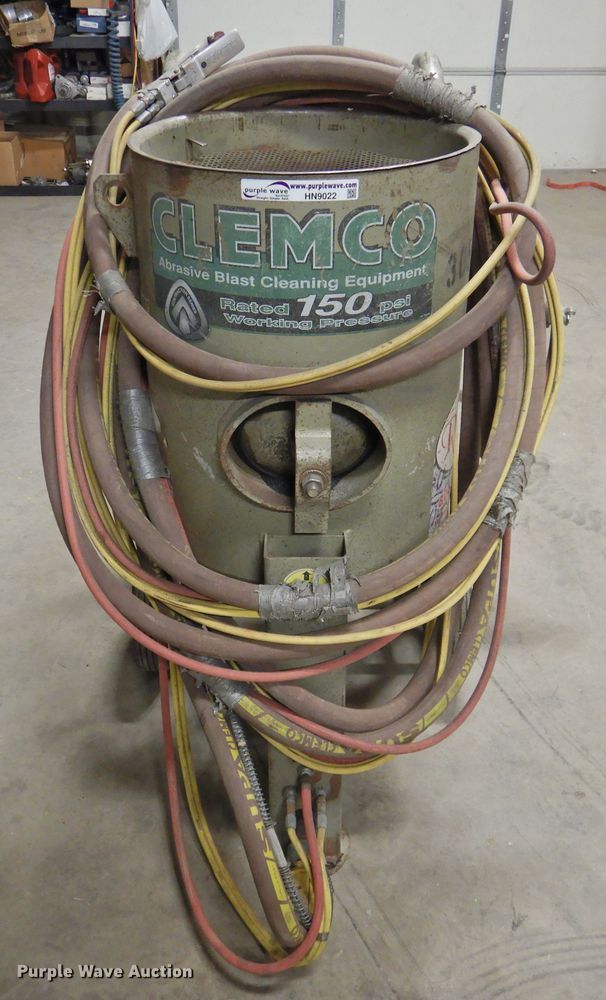 image for item HN9022 2013 Clemco 2020 sand blaster
