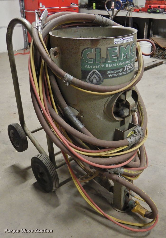 image for item HN9022 2013 Clemco 2020 sand blaster