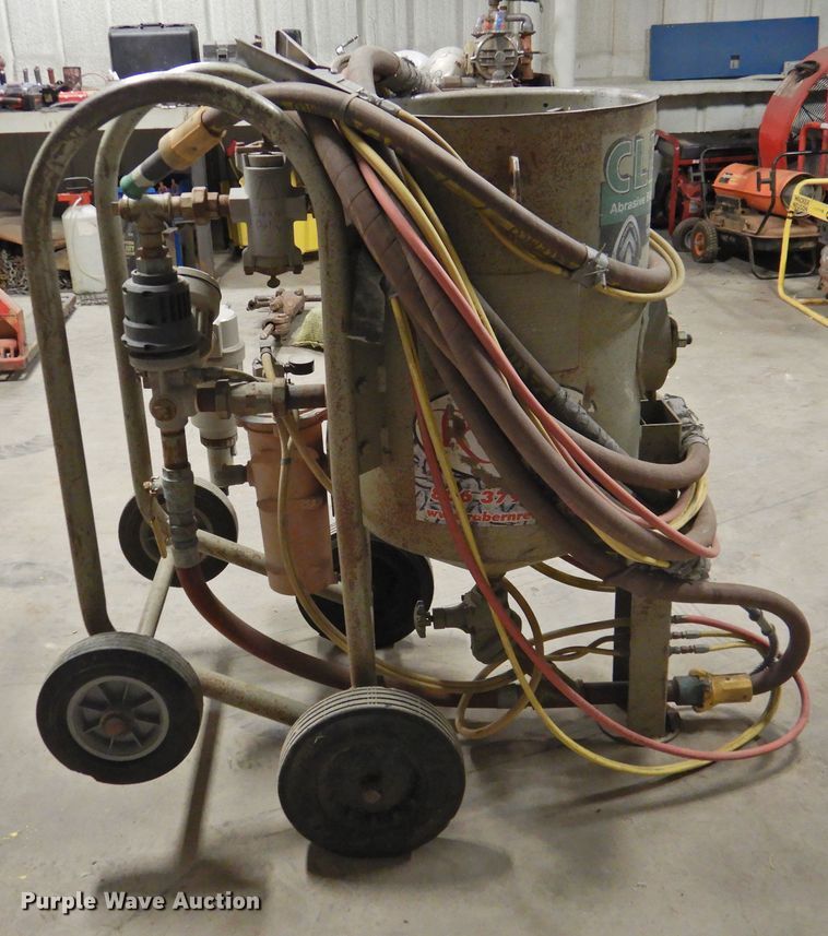 image for item HN9022 2013 Clemco 2020 sand blaster