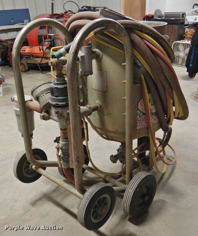 image for item HN9022 2013 Clemco 2020 sand blaster