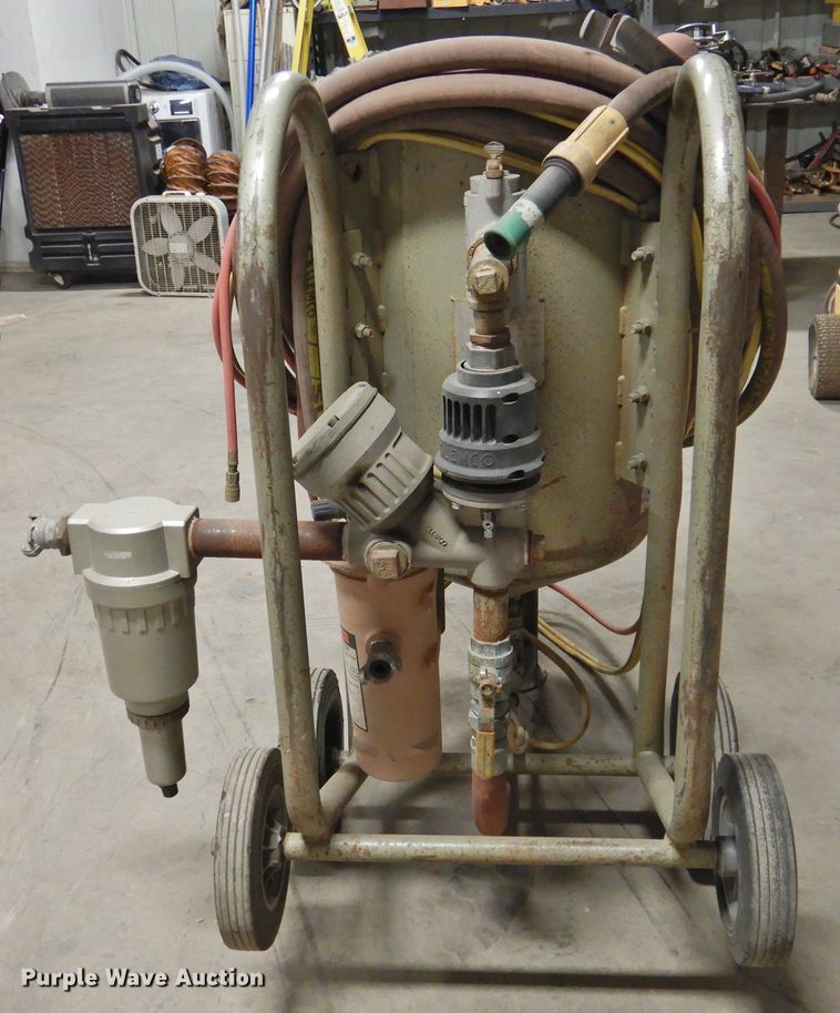 image for item HN9022 2013 Clemco 2020 sand blaster