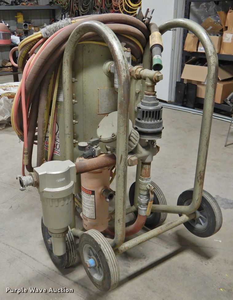 image for item HN9022 2013 Clemco 2020 sand blaster